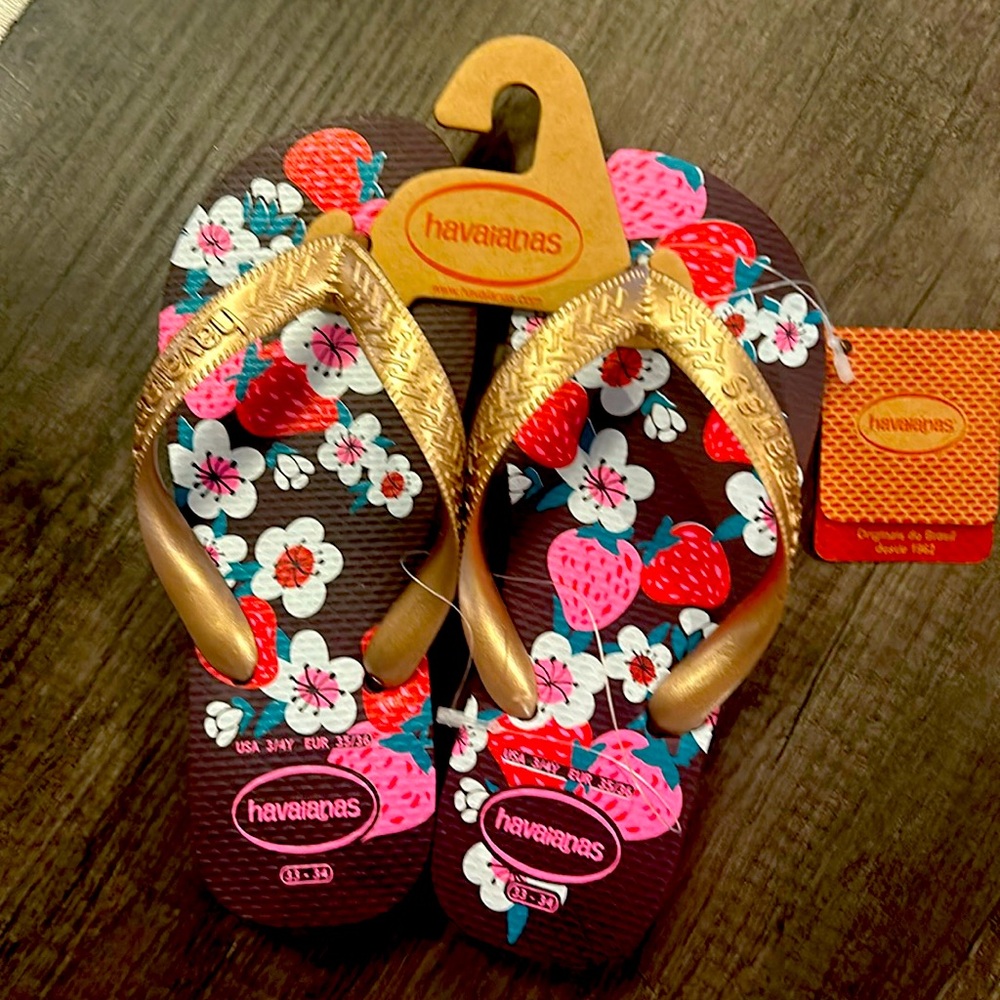 Havaianas girls brand new flip flops